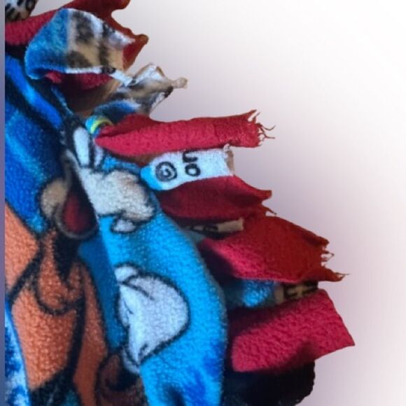 Disney Mickey Mouse Blanket - Picture 3 of 4